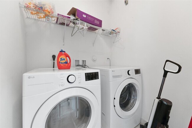 Building Photo - 10574 NW 70th Ln