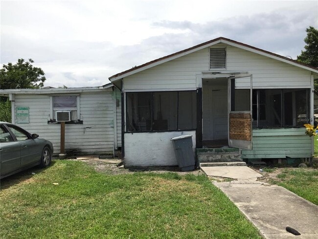 Primary Photo - 12305 Lakeshore Dr