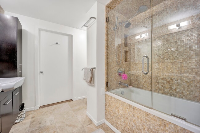 Building Photo - 360 W Illinois St