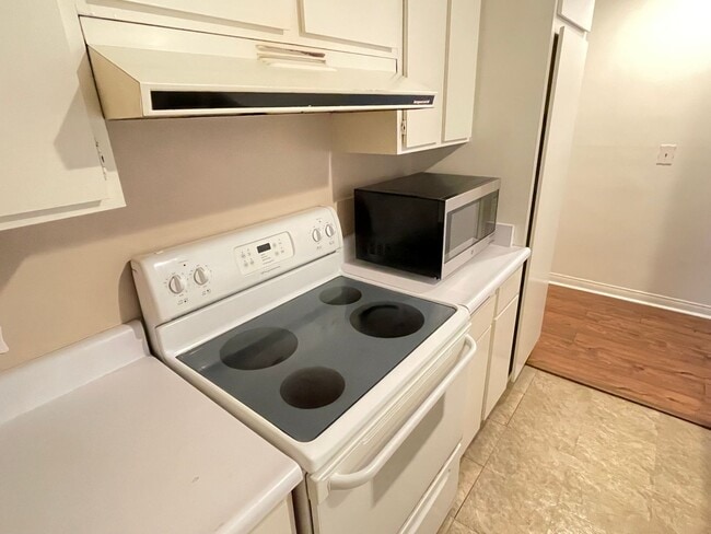 Building Photo - Unique Condo In Irvine