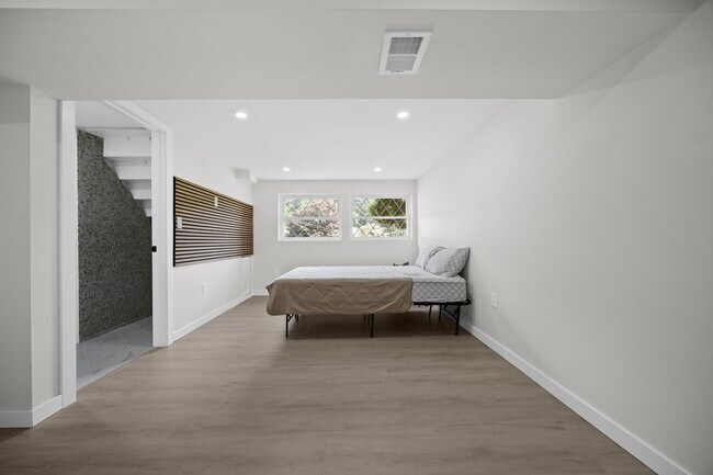 Building Photo - 224 Laura Lee Dr
