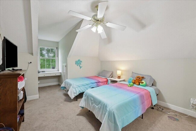 Building Photo - 4 Twin Cir Dr