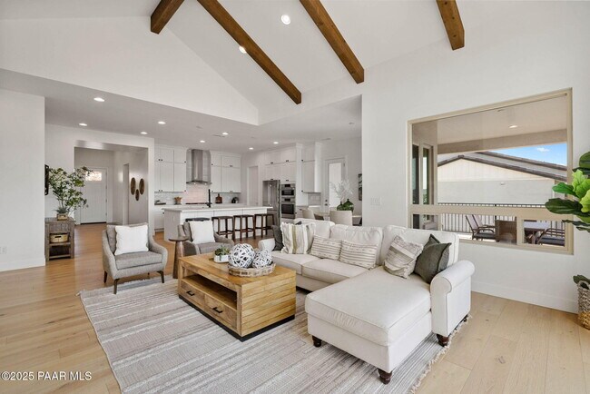 Building Photo - 1109 S Lakeview Dr