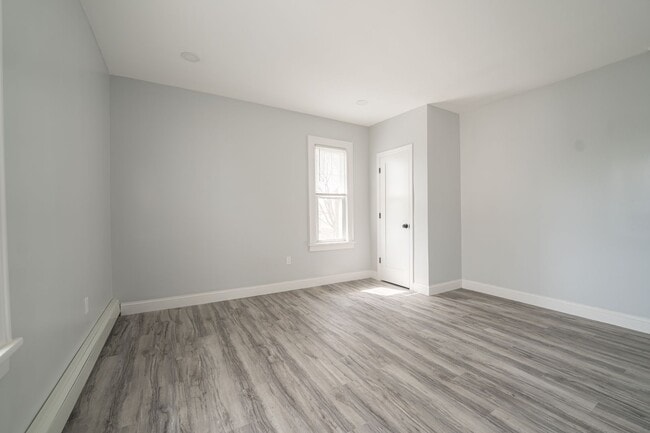 Building Photo - 194 N Chestnut St