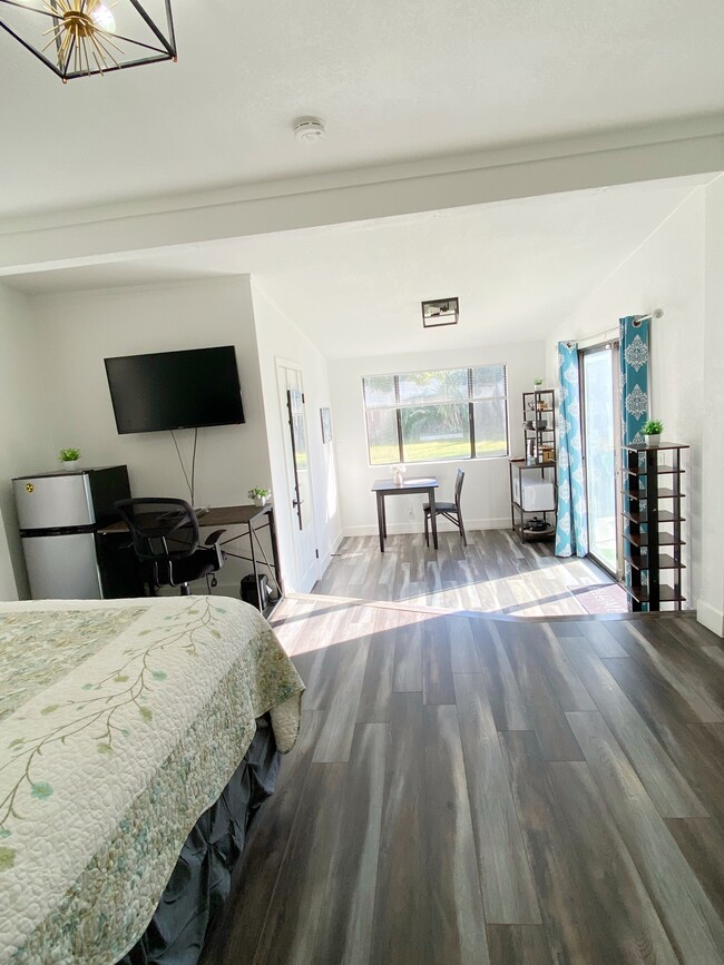 Building Photo - 416 N Lee Ave