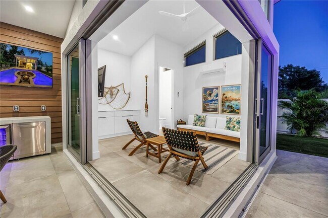 Building Photo - 2065 Goldenrod St