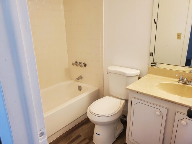 Building Photo - 6050 NW 64th Ave