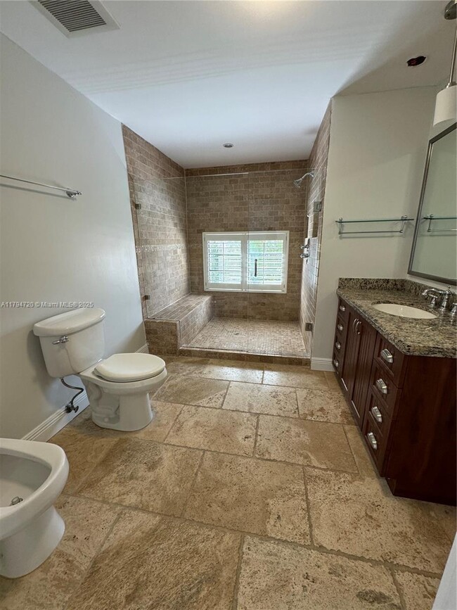 Building Photo - 4702 SW 67th Ave