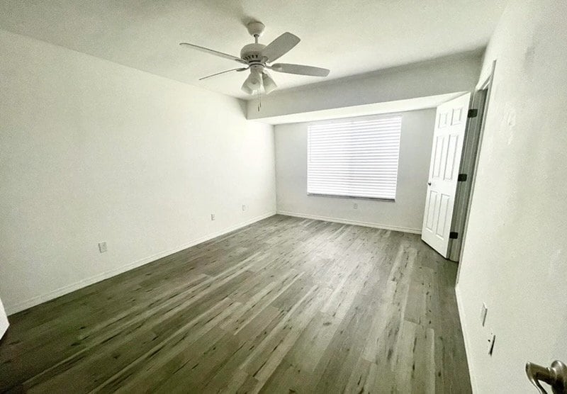 Building Photo - 2049 Gloria Cir