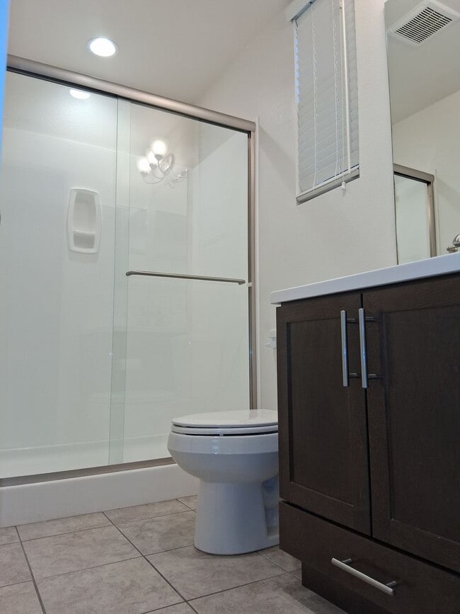 Building Photo - East end Ventura  5 Bed 5 Bath