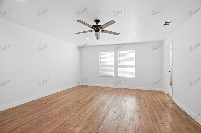 Building Photo - 2228 Goldenrod Ave