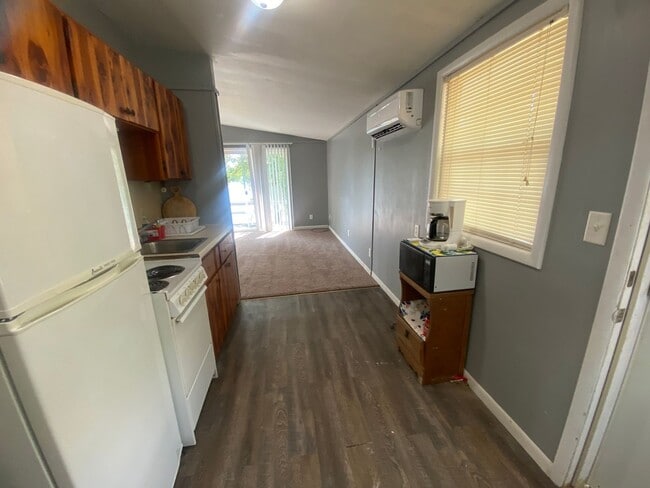 Building Photo - LONG TERM LAKEFRONT RENTAL 1B/1B  Apartment Camdenton Area