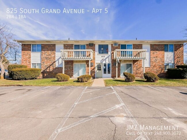 Building Photo - 825 S Grand Ave