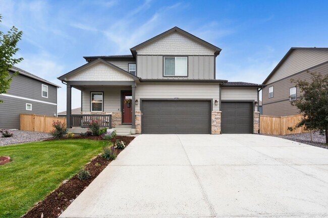 Building Photo - Updated 3-Bedroom Home With 3-Car Garage Close to Commuting, Coffee, and Gym