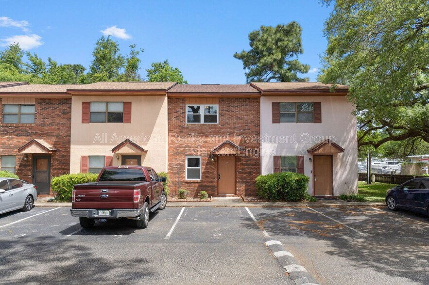 Primary Photo - 696 Tyner St