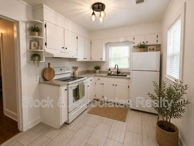 Building Photo - 326 Pickett Pl