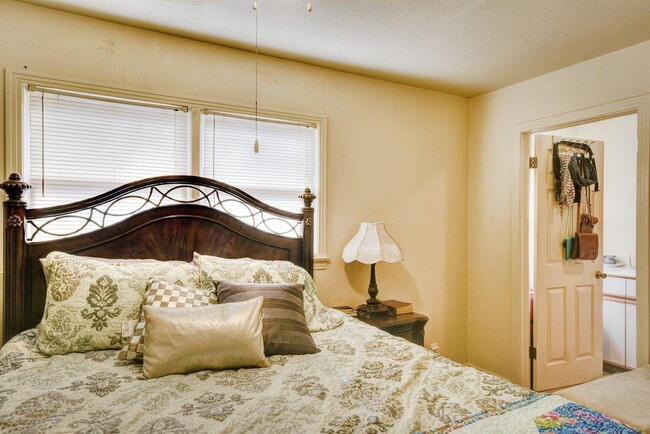 Building Photo - Unbeatable Location – Walk to the Guadalup...