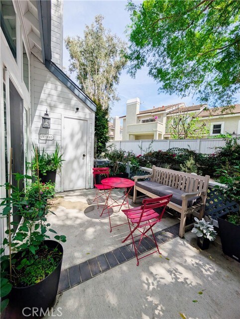 Building Photo - 631 Springbrook N