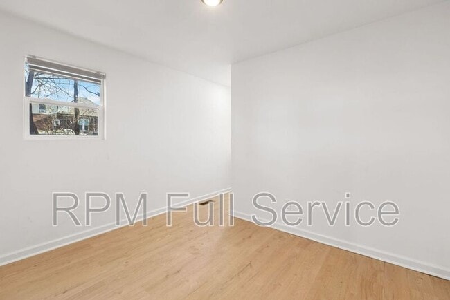 Building Photo - 2138 25th Ave N