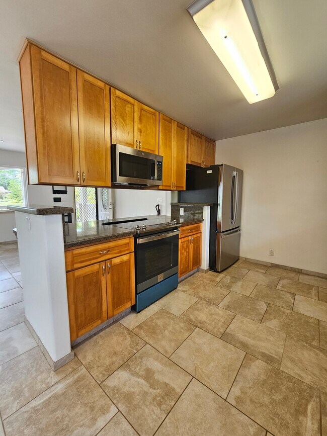 Building Photo - 15-1331-1331 24th Ave