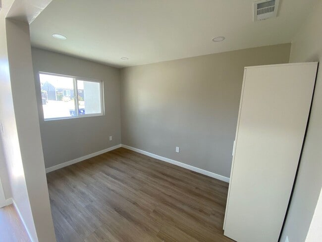 Building Photo - 5 Rooms (4BR + Den)