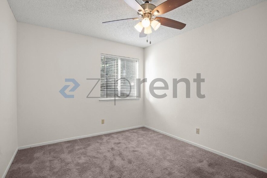 Building Photo - 8665 N Cedar Ave