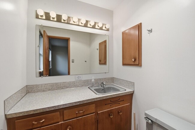 Building Photo - 3bd/2ba Bellevue Home