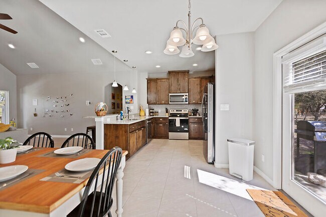 Building Photo - 837 Cougar Dr