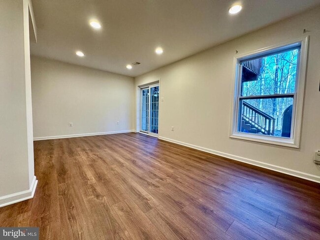 Building Photo - 6291 Kerrydale Dr