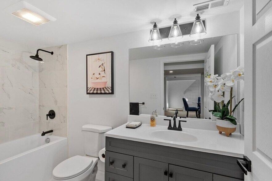 Building Photo - 13 Centerville Dr