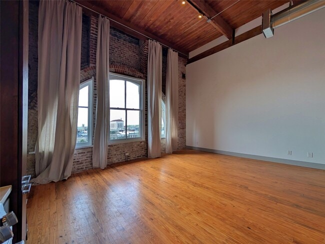 Building Photo - 2400 Mechanic St