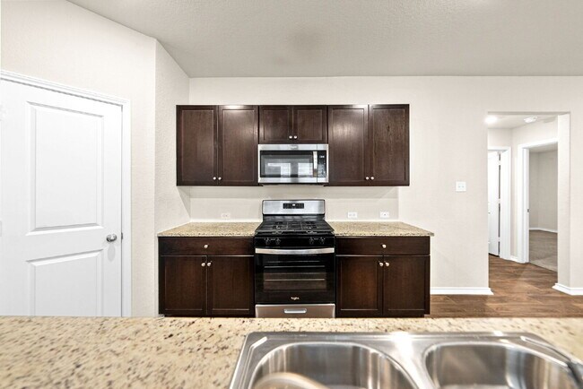 Building Photo - Charming 3-Bed 2 Bath Oasis with Amazing Amenities