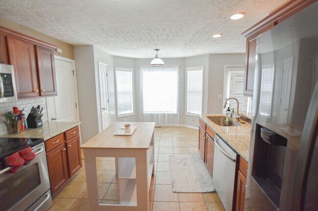 Building Photo - Pet Friendly in Sango!