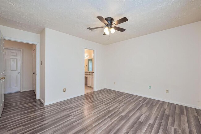 Building Photo - 2030 Plantation Dr