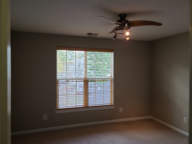 Building Photo - 10240 Blakeney Preserve Dr