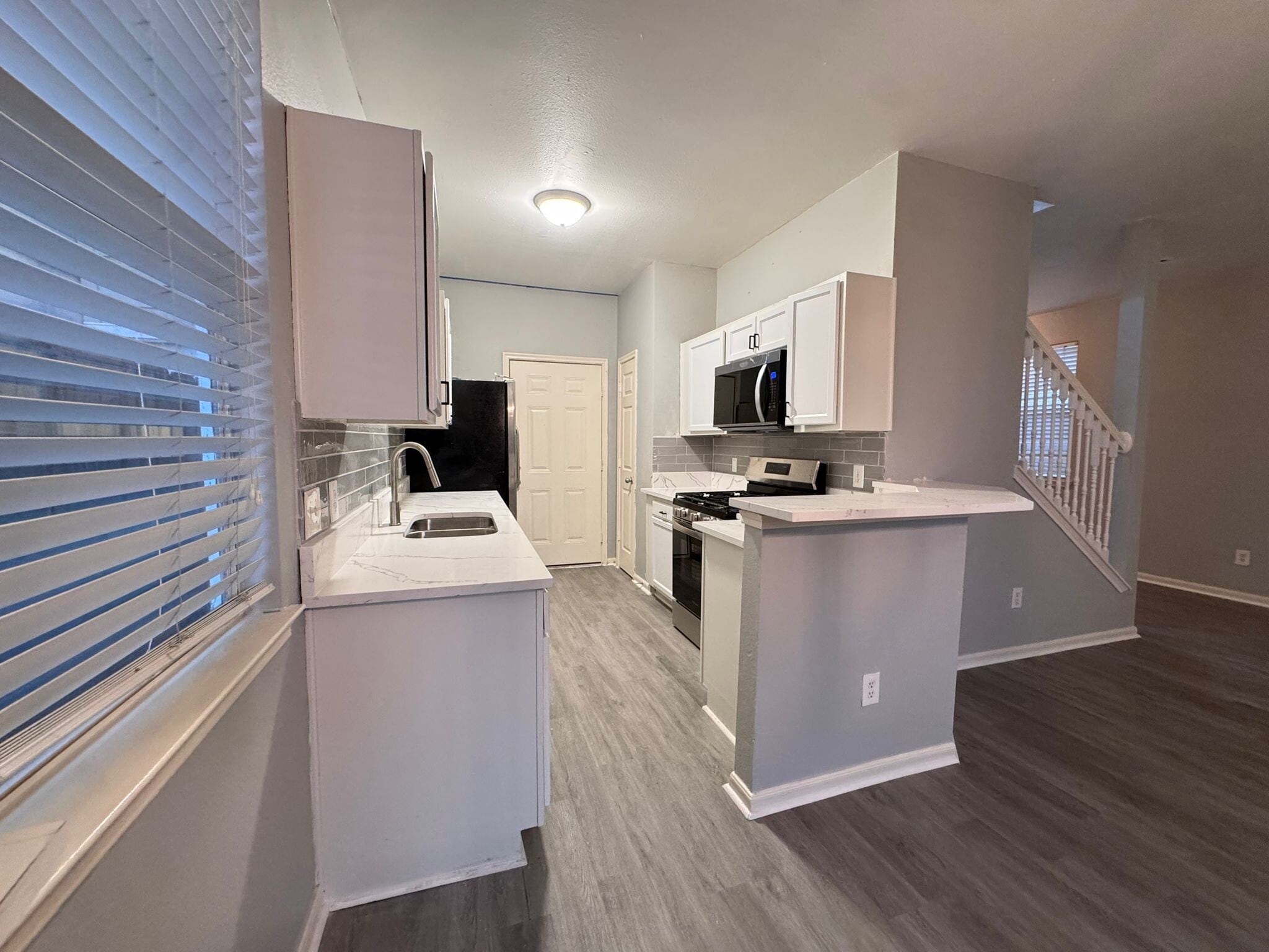 Building Photo - 6427 Waldron Dr