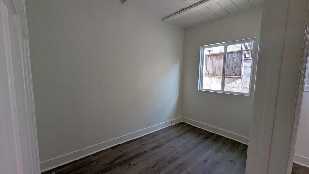 Building Photo - 392 West Center Ave