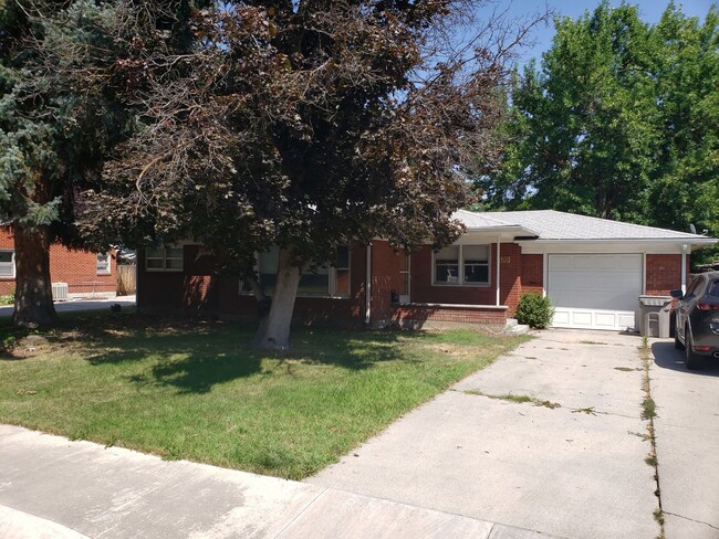 Primary Photo - 610 Michael St