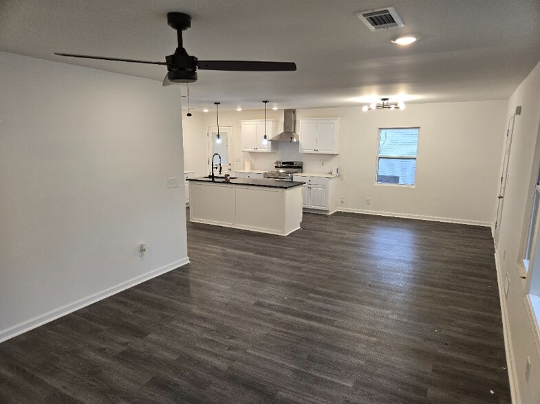 Building Photo - 175 Holly Rd NW