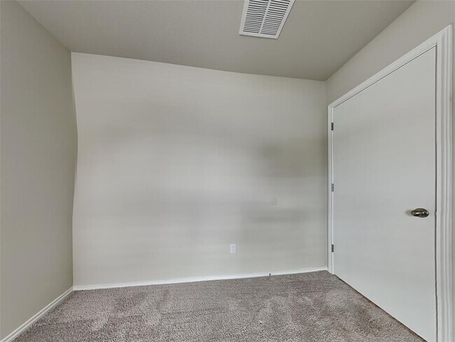 Building Photo - 5208 Saddle Clb Dr