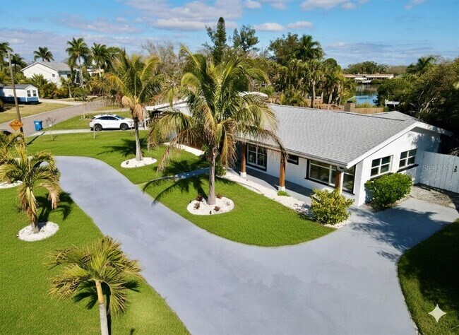 Building Photo - 1500 Carson Cir NE