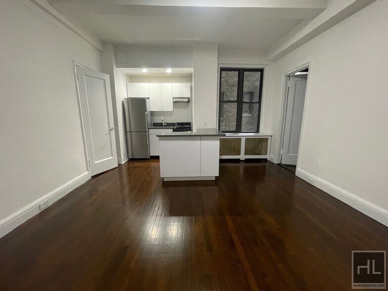 Primary Photo - EAST 46 STREET