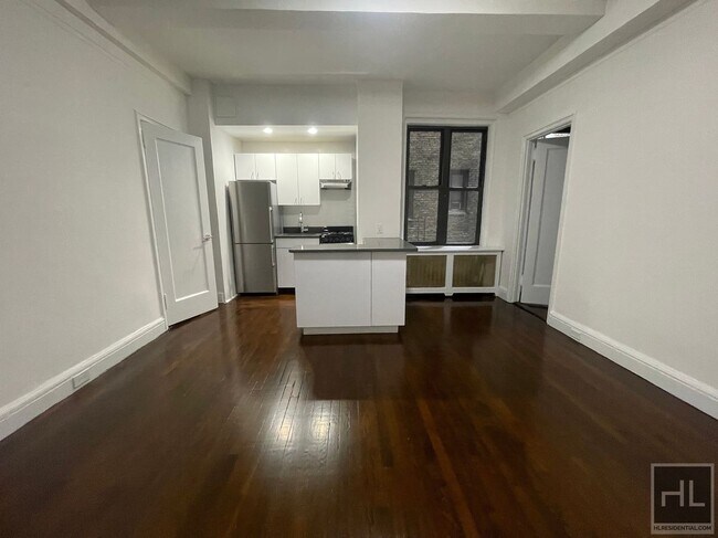 Building Photo - 140 E 46th St