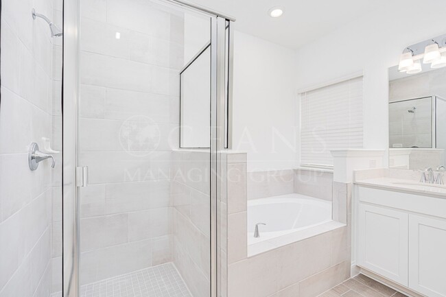 Building Photo - NEWER 4 Bedroom 3 Bath Home in Halifax Pla...
