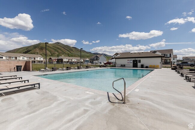 Building Photo - 413 S 1540 E