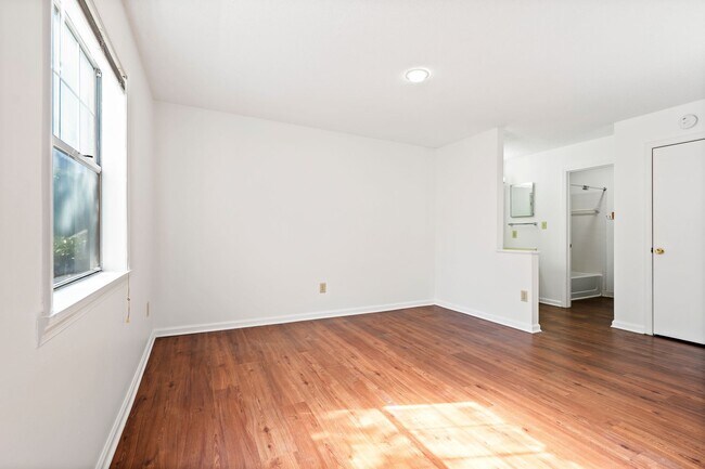 Building Photo - Kensington Trace Condo 2bed, 2bath,  Near ...