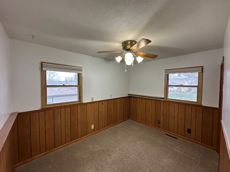 Building Photo - 9418 Meredith Ave