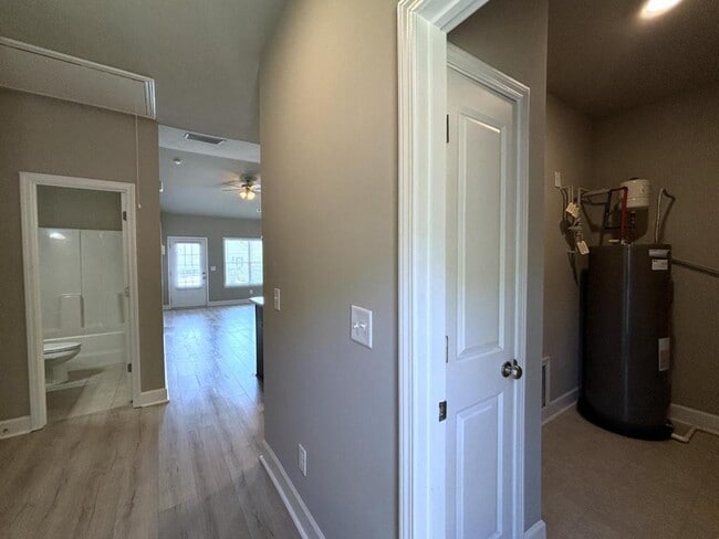 Building Photo - 602 Parkview Ct