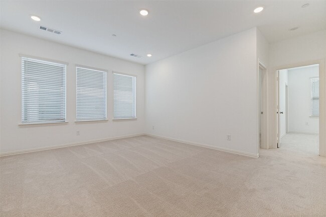 Building Photo - 4766 Lunker St