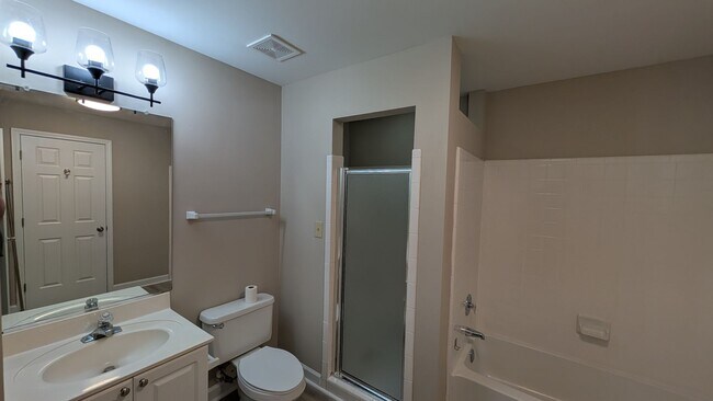 Building Photo - Three Bedroom Waterfront Condo Mooresville